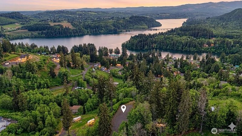 4th image of 131 Sugar Pine Place