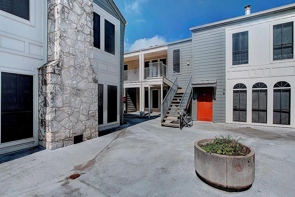2529 Rio Grande St Apt 99 — Photo 2