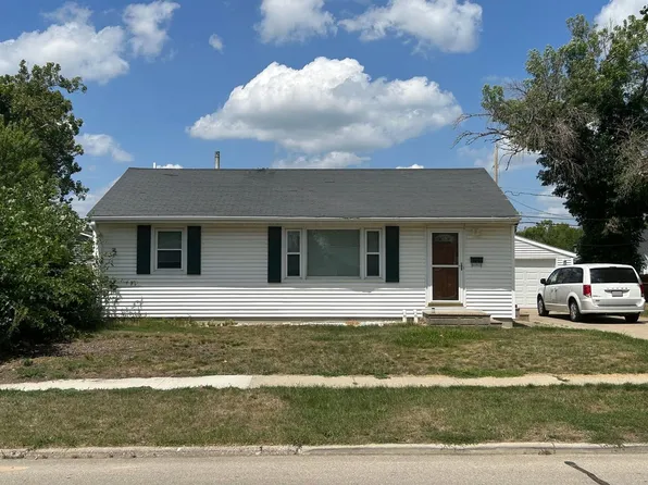 1728 Texas Ave NE, Cedar Rapids, IA 52402