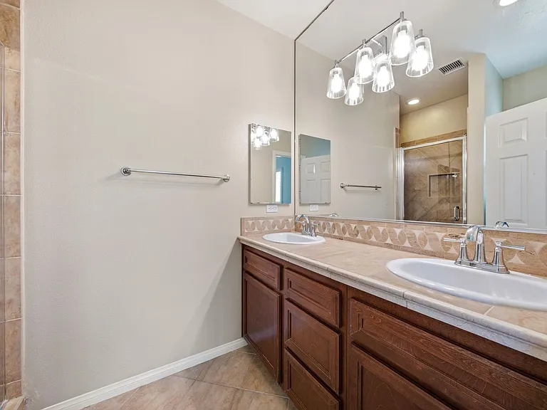 119 Coral Rose — Photo 11