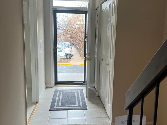 5th image of 1625 S Hayes St APT B