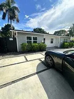 2 bed, 1.0 bath, 683 sqft, $2,500 — Photo 2