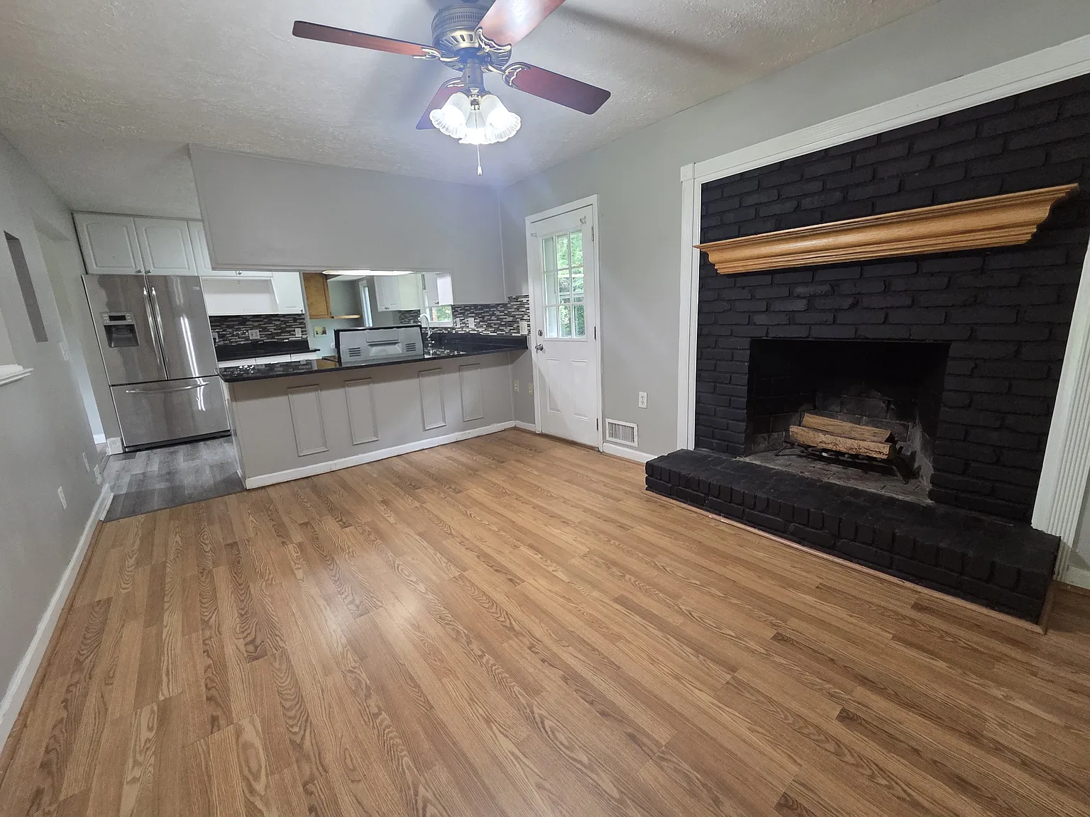 3 bed, 1525 sqft, $1,990 — Photo 3