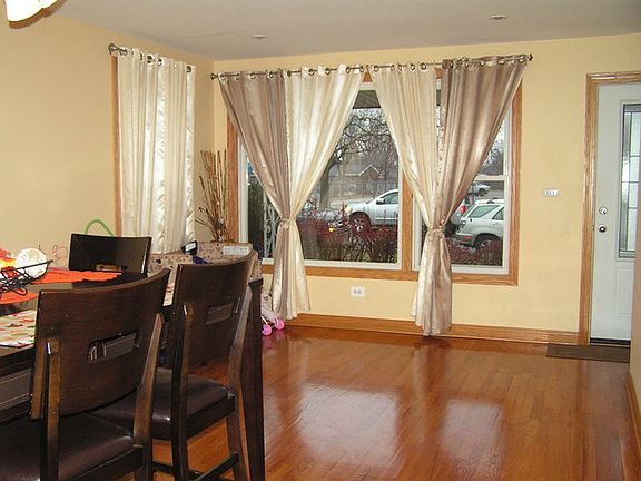 3rd image of 122 Eastern Ave