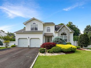 7 Silverbrooke Cir, Howell, NJ 07731