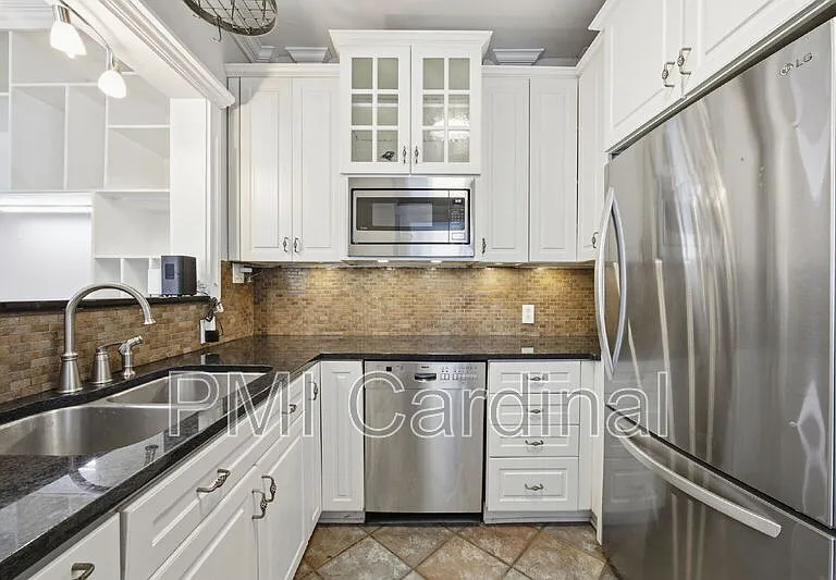 523 N Pine St — Photo 19