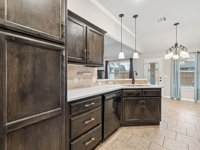 1751 Lexington Ct — Photo 16