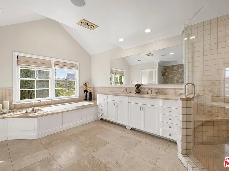 735 Thayer Ave — Photo 12