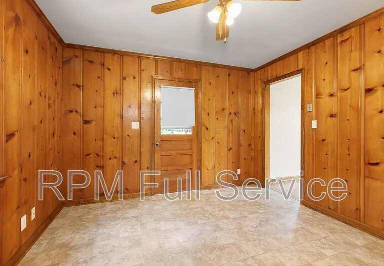 570 Carol Dr — Photo 9