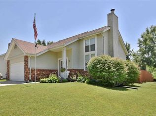 801 Woolwick Ct, Saint Charles, MO