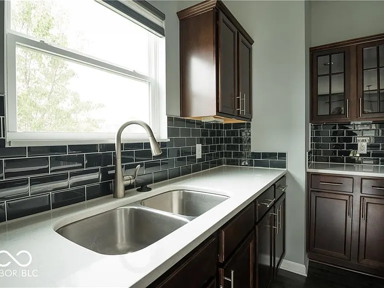 15665 Eastpark Dr — Photo 17