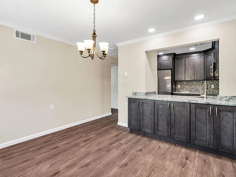15B Andover Ct — Photo 13