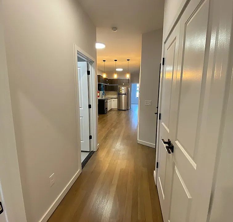 2nd image of 107 Magazine St #R2