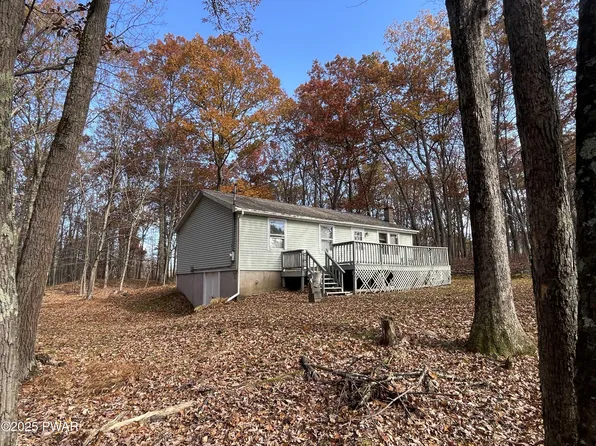 7 Oak Mountain Dr, Hawley, PA 18428