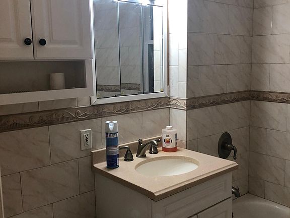 4th image of 852 Logan Ave