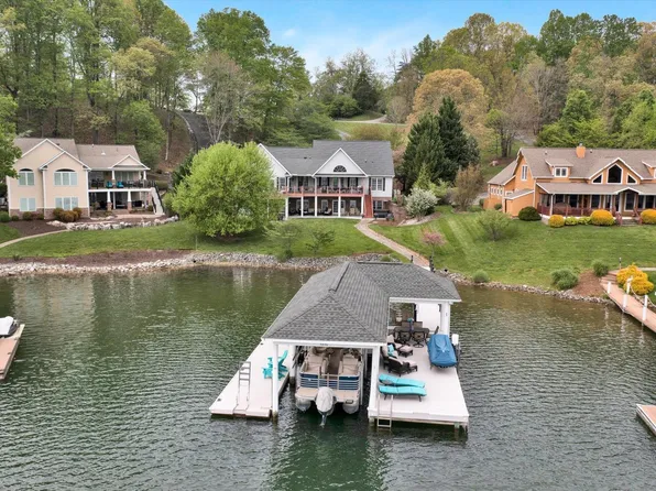 3820 Bluewater Dr, Moneta, VA 24121