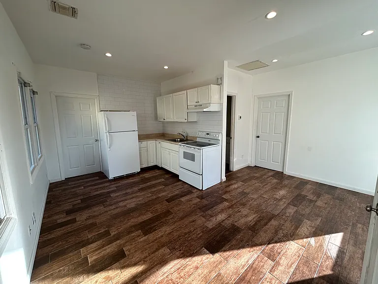 5 Mastic Rd — Photo 3