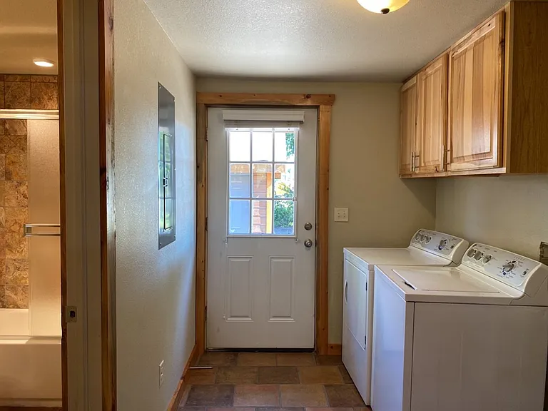 517 Endicott St — Photo 11