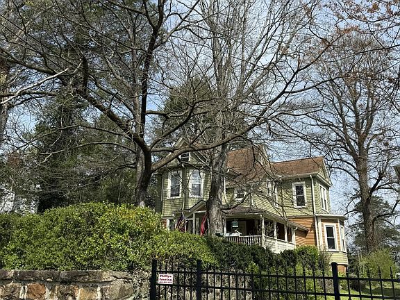 2nd image of 416 W Rockwood St