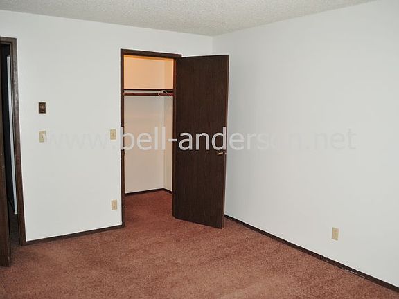 Bedroom w/Walk in Closet