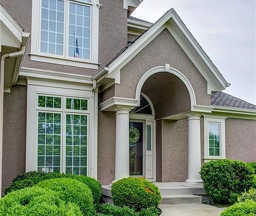 This stunning home is located in the popular Lionsgate By The Park subdivision.