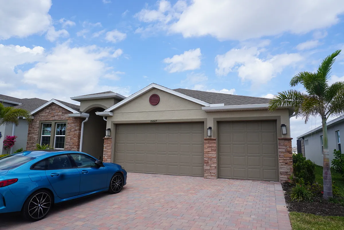 Building Photo - 16027 Crofton Springs Way
