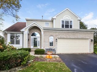 1172 Laurel Ln, Gurnee, IL 60031
