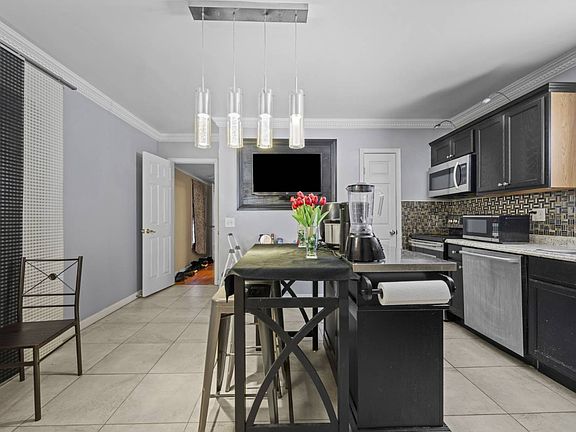 5th image of 1509 Locust St