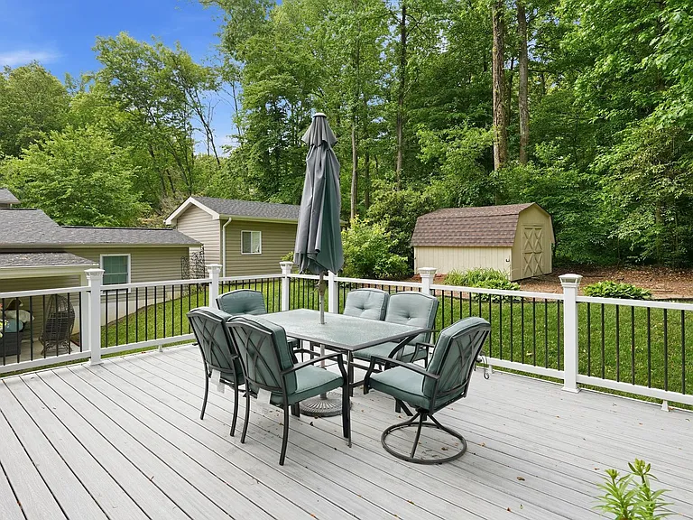 2515 Tabor Ct — Photo 36
