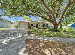 1207 Oak Valley Dr, Seffner, FL 33584