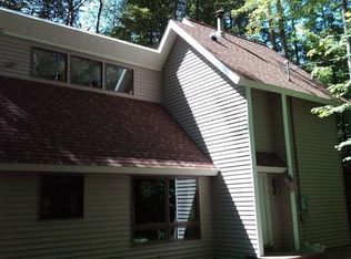 2615 Fairway Forest Dr, East Jordan, MI 49727