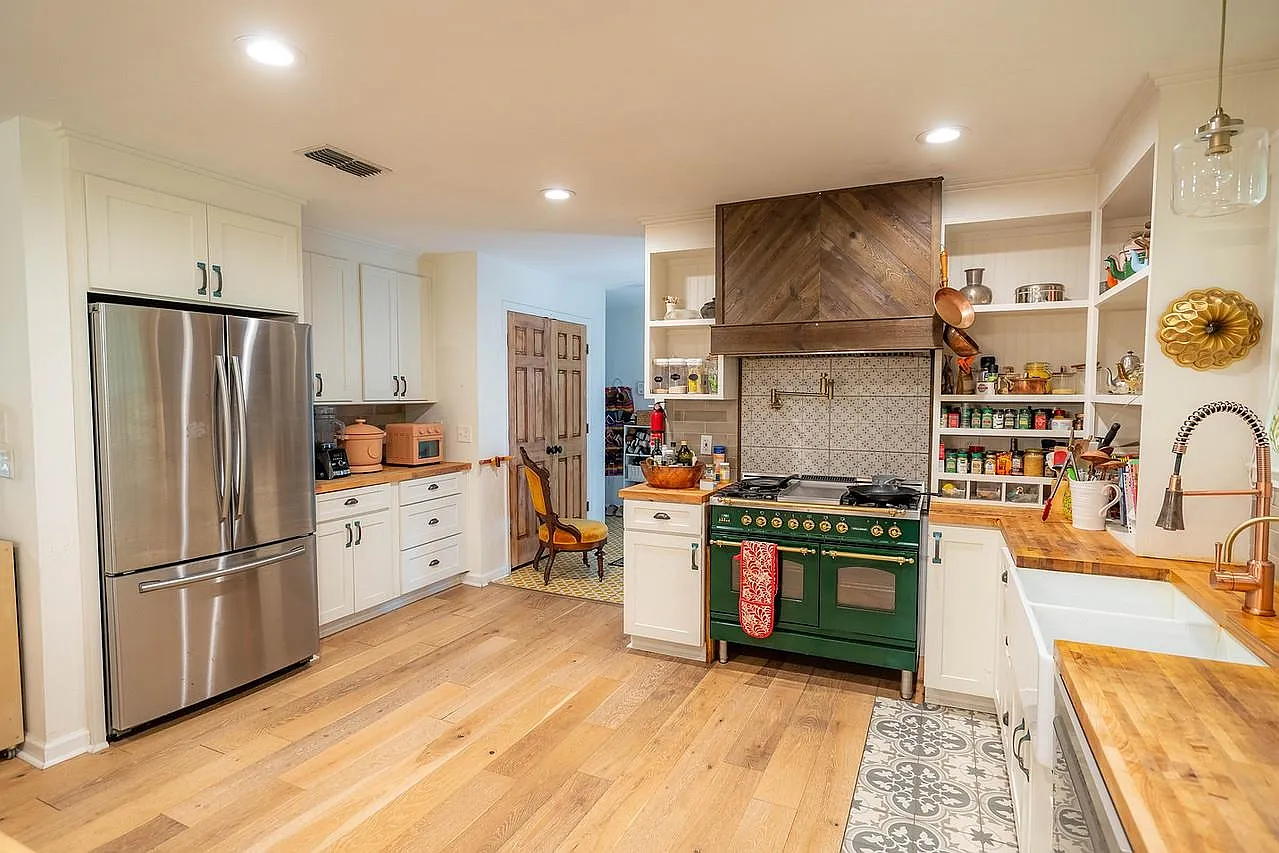 5 bed, 3166 sqft, $3,600 — Photo 1