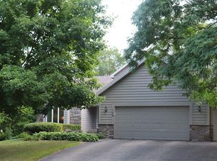 708 Oak Ridge Ct E, Burnsville, MN 55306