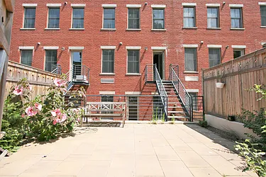 Rented by R New York