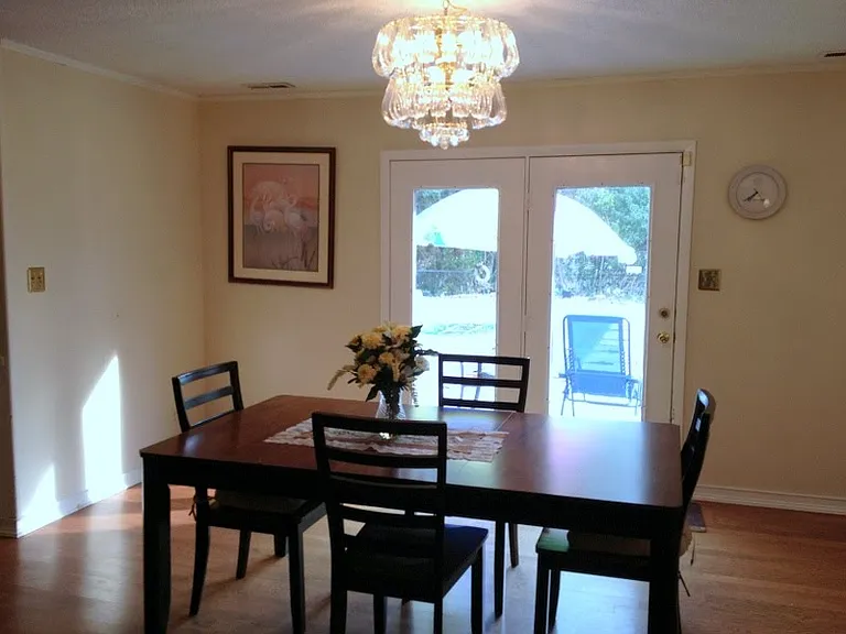 562 Lennox Dr — Photo 4