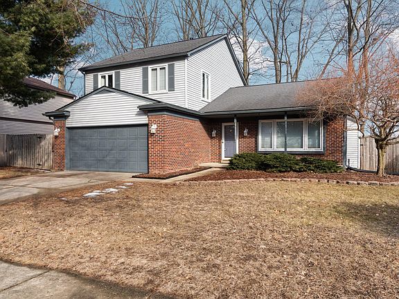 2nd image of 8109 Lake Crest Dr