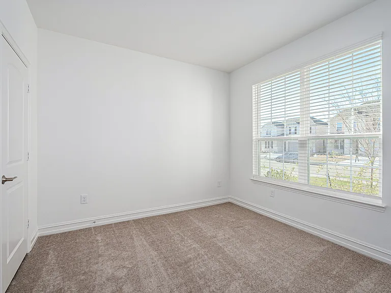 1421 Elijah Dr — Photo 9