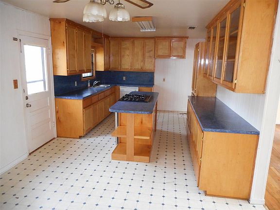 5th image of 1108 Dawn St