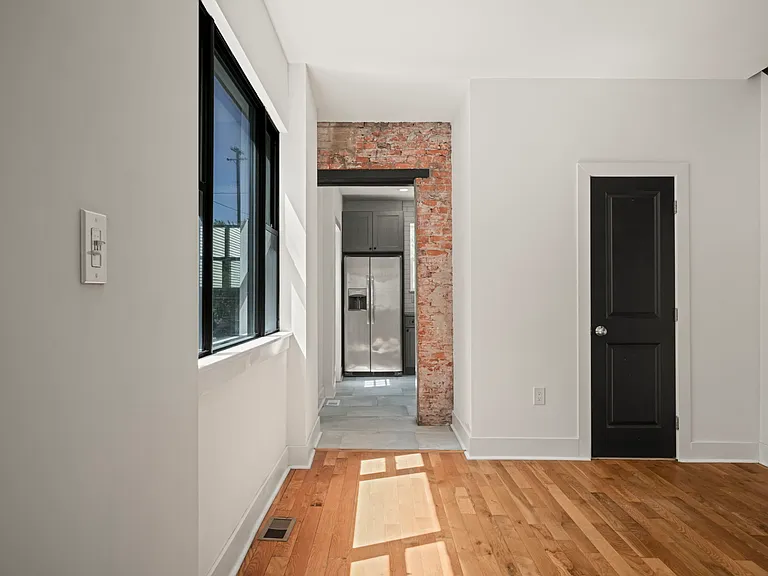 2706 E Somerset St — Photo 8