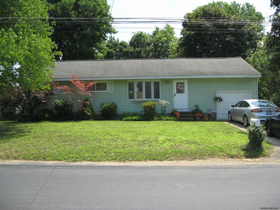1st image of 31 Louis Dr