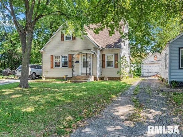 2212 S 13th St, Springfield, IL 62703
