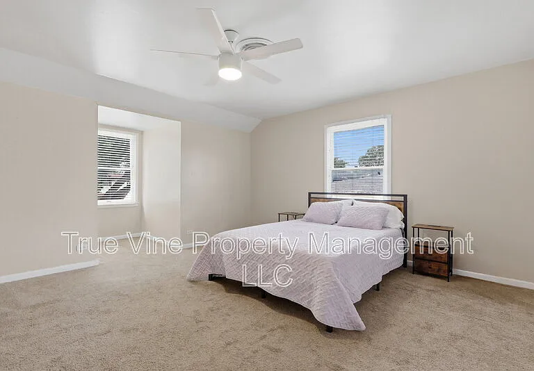 2423 W Gramercy Pl — Photo 25
