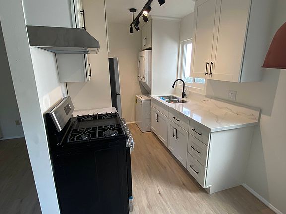 4th image of 2223 Branden St #1