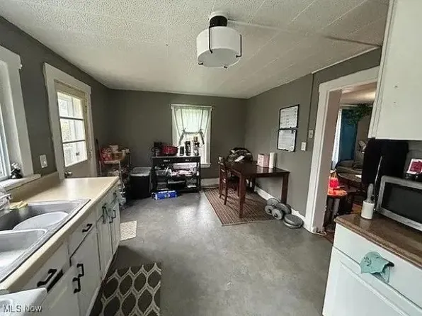 300 West St #W, Berea, OH 44017