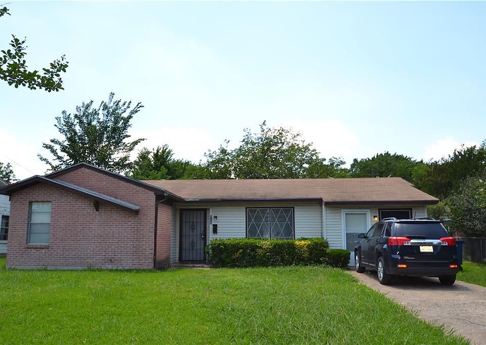 2nd image of 215 Whitestar Ln
