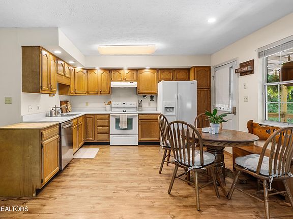4th image of 3714 Roberts Rd