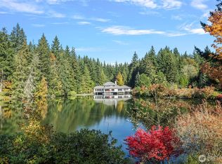 989 Silver Lake Rd, Oak Harbor, WA 98277