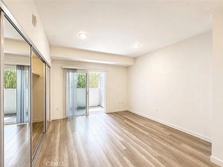 1025 S Berendo St #202 — Photo 6