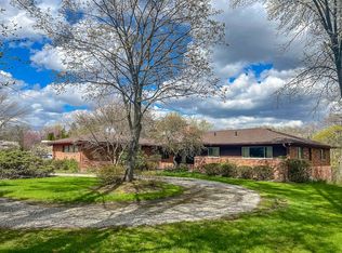 94 Manor Ct, Bloomfield Hills, MI 48304