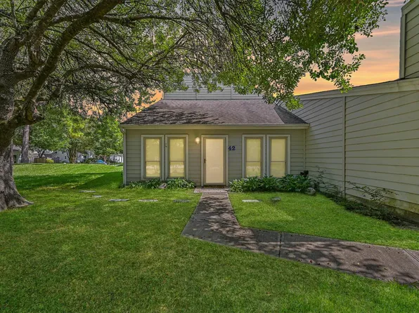 42 Hideaway Dr, Friendswood, TX 77546